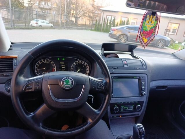 Черный Шкода Октавия, объемом двигателя 1.6 л и пробегом 220 тыс. км за 8500 $, фото 7 на Automoto.ua