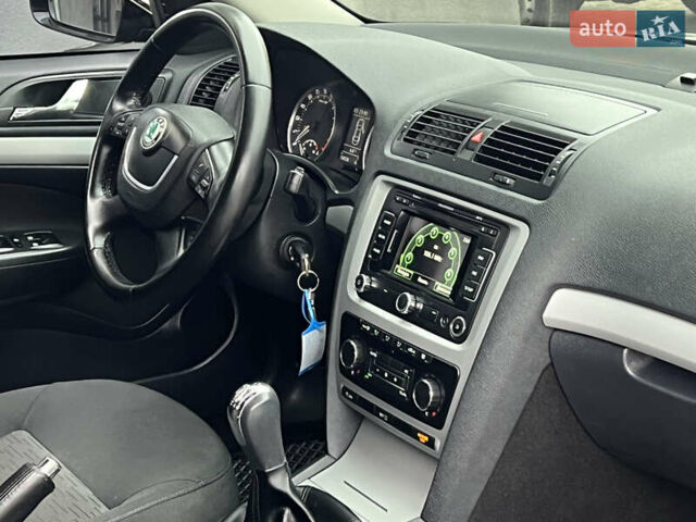 Черный Шкода Октавия, объемом двигателя 2 л и пробегом 234 тыс. км за 8899 $, фото 54 на Automoto.ua