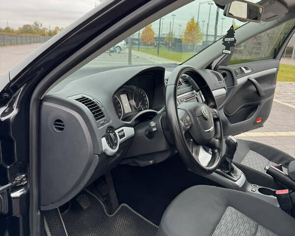 Черный Шкода Октавия, объемом двигателя 1.6 л и пробегом 264 тыс. км за 7850 $, фото 13 на Automoto.ua