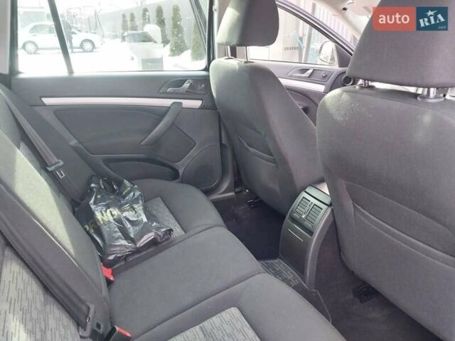 Черный Шкода Октавия, объемом двигателя 1.6 л и пробегом 252 тыс. км за 8200 $, фото 11 на Automoto.ua
