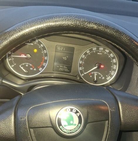 Черный Шкода Октавия, объемом двигателя 2 л и пробегом 294 тыс. км за 7800 $, фото 5 на Automoto.ua