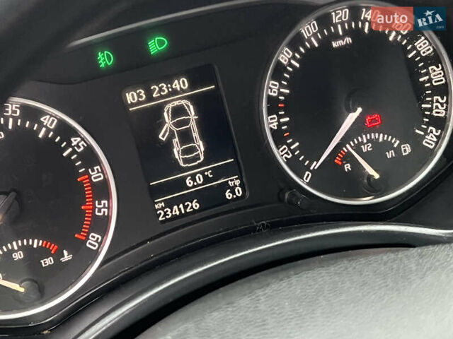 Черный Шкода Октавия, объемом двигателя 2 л и пробегом 234 тыс. км за 8899 $, фото 44 на Automoto.ua