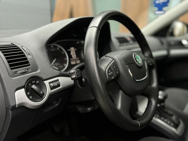 Черный Шкода Октавия, объемом двигателя 1.8 л и пробегом 195 тыс. км за 9750 $, фото 6 на Automoto.ua