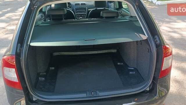 Черный Шкода Октавия, объемом двигателя 2 л и пробегом 201 тыс. км за 11200 $, фото 6 на Automoto.ua