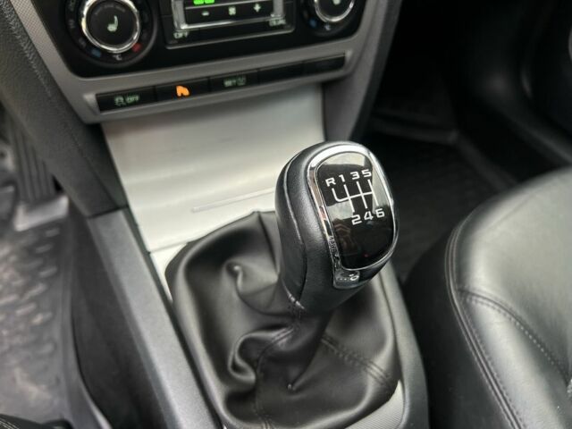 Черный Шкода Октавия, объемом двигателя 2 л и пробегом 288 тыс. км за 9699 $, фото 12 на Automoto.ua