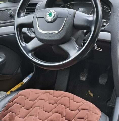 Черный Шкода Октавия, объемом двигателя 1.8 л и пробегом 171 тыс. км за 9000 $, фото 1 на Automoto.ua