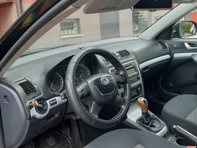 Чорний Шкода Октавія, об'ємом двигуна 2 л та пробігом 324 тис. км за 6000 $, фото 6 на Automoto.ua