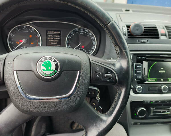 Черный Шкода Октавия, объемом двигателя 1.2 л и пробегом 269 тыс. км за 5500 $, фото 3 на Automoto.ua