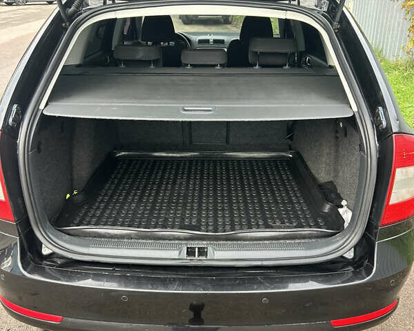 Чорний Шкода Октавія, об'ємом двигуна 2 л та пробігом 283 тис. км за 8600 $, фото 5 на Automoto.ua