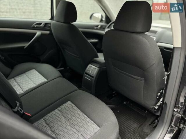 Черный Шкода Октавия, объемом двигателя 1.8 л и пробегом 195 тыс. км за 9750 $, фото 10 на Automoto.ua