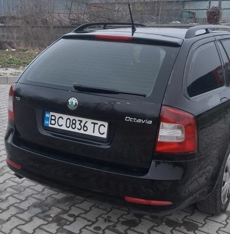 Черный Шкода Октавия, объемом двигателя 2 л и пробегом 294 тыс. км за 7800 $, фото 3 на Automoto.ua