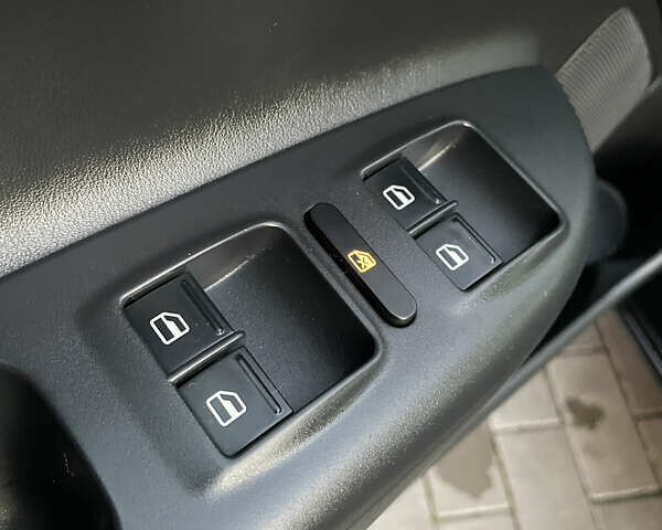 Чорний Шкода Октавія, об'ємом двигуна 2 л та пробігом 228 тис. км за 10799 $, фото 92 на Automoto.ua