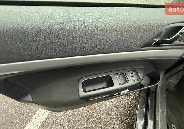 Черный Шкода Октавия, объемом двигателя 1.6 л и пробегом 280 тыс. км за 8500 $, фото 8 на Automoto.ua