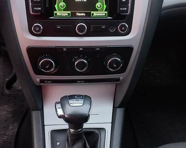Черный Шкода Октавия, объемом двигателя 1.6 л и пробегом 230 тыс. км за 8800 $, фото 8 на Automoto.ua