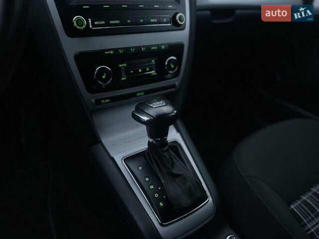 Чорний Шкода Октавія, об'ємом двигуна 1.99 л та пробігом 214 тис. км за 9500 $, фото 27 на Automoto.ua