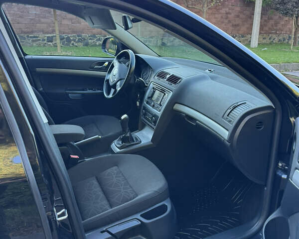 Шкода Октавия 2012 в Ровно на Automoto.ua Черный Шкода Октавия, объемом двигателя 1.6 л и пробегом 181 тыс. км за 9750 $, фото 30 на Automoto.ua