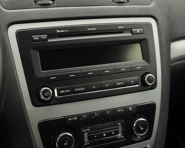 Черный Шкода Октавия, объемом двигателя 1.4 л и пробегом 221 тыс. км за 7700 $, фото 16 на Automoto.ua
