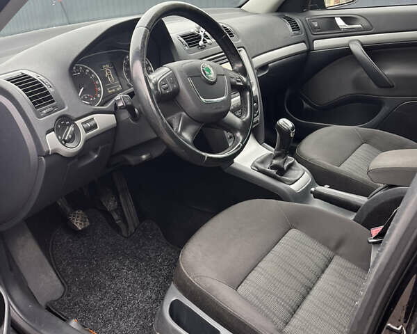 Черный Шкода Октавия, объемом двигателя 1.6 л и пробегом 262 тыс. км за 8300 $, фото 15 на Automoto.ua