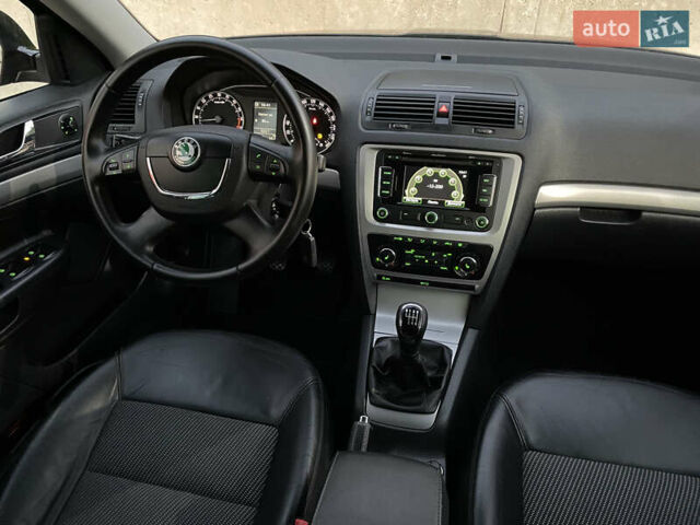 Чорний Шкода Октавія, об'ємом двигуна 2 л та пробігом 228 тис. км за 10799 $, фото 122 на Automoto.ua