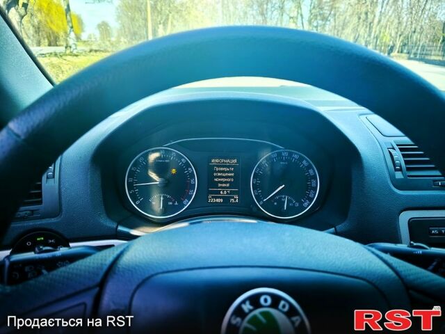 Чорний Шкода Октавія, об'ємом двигуна 2 л та пробігом 225 тис. км за 9000 $, фото 10 на Automoto.ua