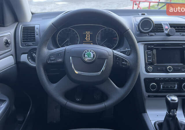 Черный Шкода Октавия, объемом двигателя 1.6 л и пробегом 290 тыс. км за 7900 $, фото 11 на Automoto.ua