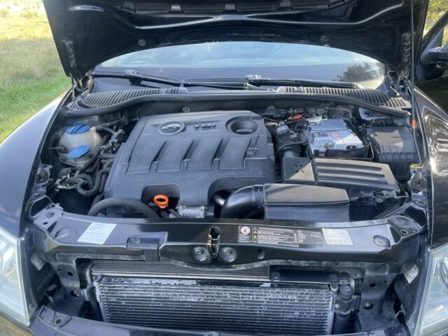 Черный Шкода Октавия, объемом двигателя 1.6 л и пробегом 230 тыс. км за 7300 $, фото 3 на Automoto.ua