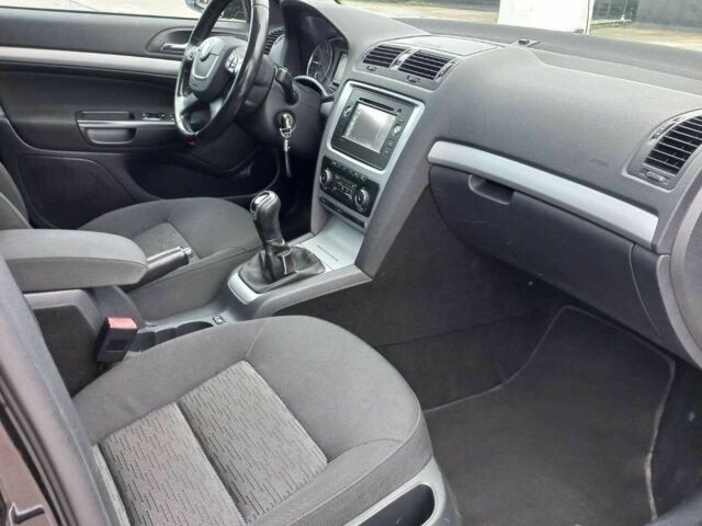 Черный Шкода Октавия, объемом двигателя 2 л и пробегом 340 тыс. км за 9100 $, фото 10 на Automoto.ua