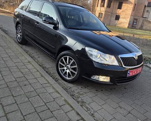 Черный Шкода Октавия, объемом двигателя 0 л и пробегом 199 тыс. км за 7799 $, фото 1 на Automoto.ua
