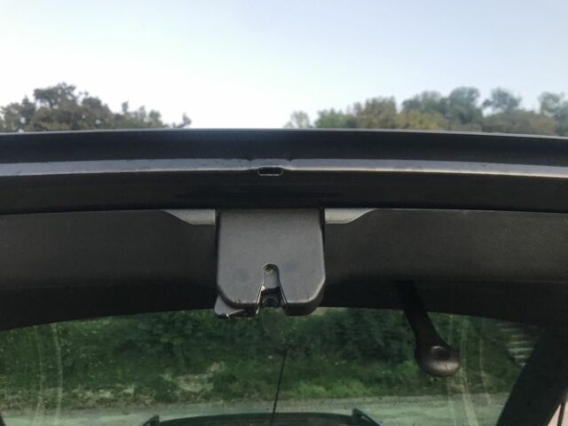 Черный Шкода Октавия, объемом двигателя 2 л и пробегом 312 тыс. км за 9100 $, фото 10 на Automoto.ua