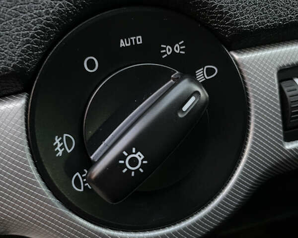 Чорний Шкода Октавія, об'ємом двигуна 2 л та пробігом 228 тис. км за 10799 $, фото 94 на Automoto.ua