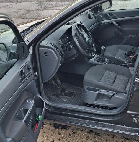 Черный Шкода Октавия, объемом двигателя 2 л и пробегом 294 тыс. км за 7800 $, фото 6 на Automoto.ua