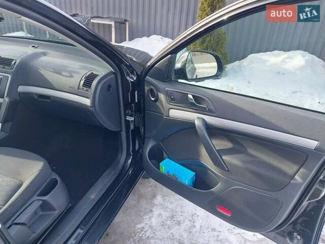 Черный Шкода Октавия, объемом двигателя 1.6 л и пробегом 252 тыс. км за 8200 $, фото 7 на Automoto.ua