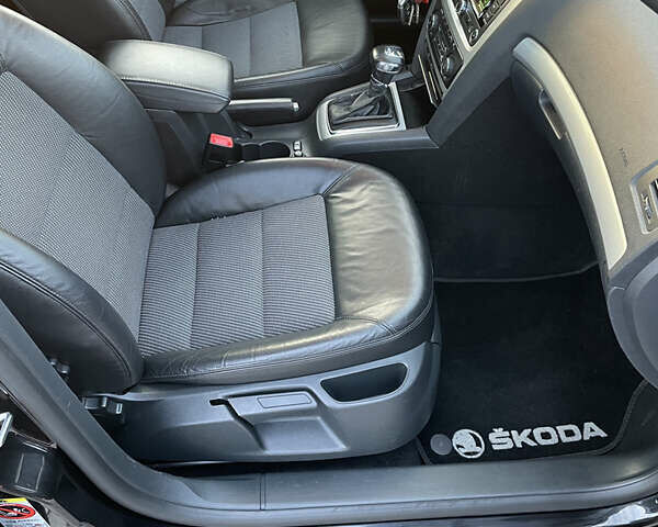 Черный Шкода Октавия, объемом двигателя 2 л и пробегом 251 тыс. км за 10850 $, фото 57 на Automoto.ua