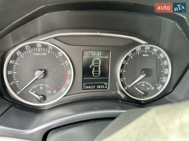 Черный Шкода Октавия, объемом двигателя 1.6 л и пробегом 236 тыс. км за 9000 $, фото 22 на Automoto.ua