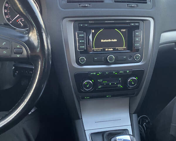 Чорний Шкода Октавія, об'ємом двигуна 1.6 л та пробігом 198 тис. км за 9700 $, фото 4 на Automoto.ua