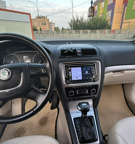 Черный Шкода Октавия, объемом двигателя 1.99 л и пробегом 320 тыс. км за 9500 $, фото 24 на Automoto.ua