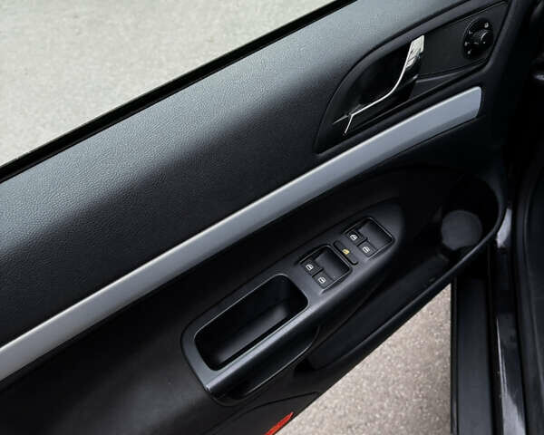 Чорний Шкода Октавія, об'ємом двигуна 1.6 л та пробігом 270 тис. км за 9000 $, фото 4 на Automoto.ua