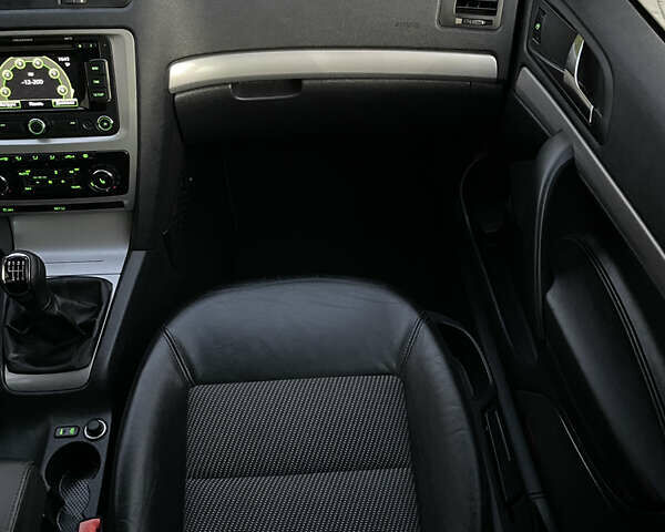 Чорний Шкода Октавія, об'ємом двигуна 2 л та пробігом 228 тис. км за 10799 $, фото 127 на Automoto.ua