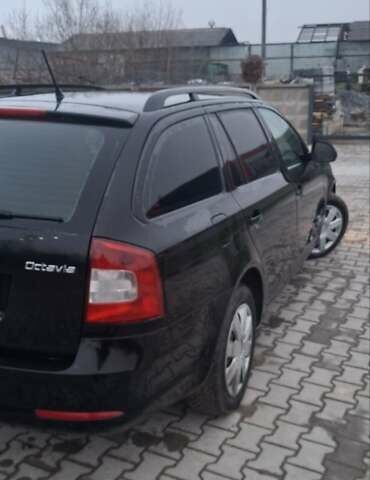 Черный Шкода Октавия, объемом двигателя 2 л и пробегом 294 тыс. км за 7800 $, фото 4 на Automoto.ua