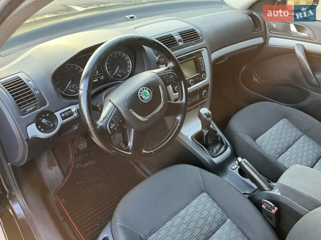 Черный Шкода Октавия, объемом двигателя 1.6 л и пробегом 285 тыс. км за 7800 $, фото 8 на Automoto.ua