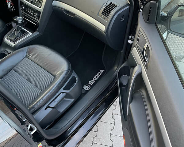 Черный Шкода Октавия, объемом двигателя 2 л и пробегом 251 тыс. км за 10850 $, фото 61 на Automoto.ua