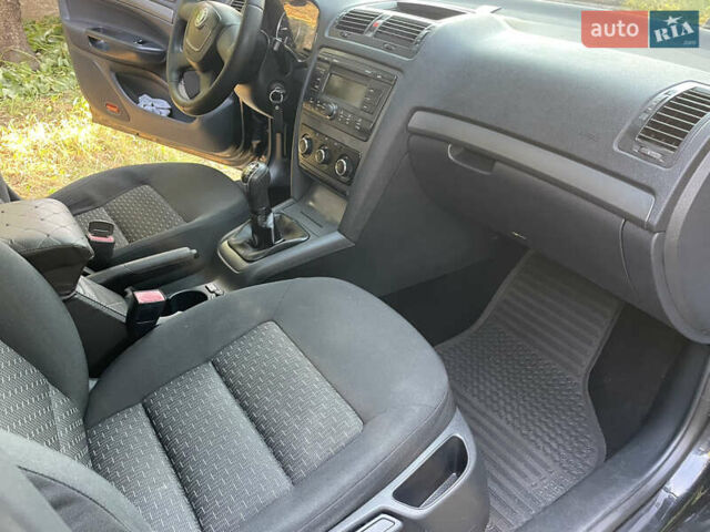 Черный Шкода Октавия, объемом двигателя 1.6 л и пробегом 251 тыс. км за 8200 $, фото 21 на Automoto.ua