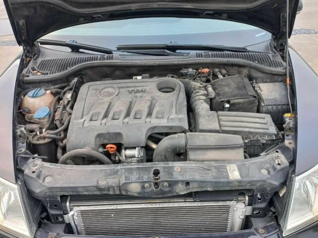 Черный Шкода Октавия, объемом двигателя 2 л и пробегом 340 тыс. км за 9100 $, фото 8 на Automoto.ua