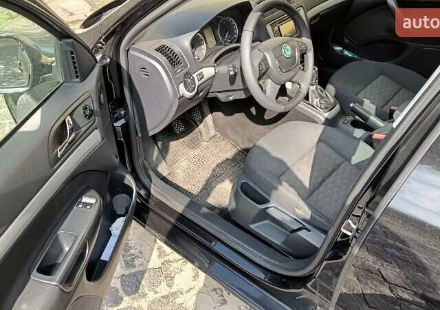 Шкода Октавия 2012 в Львове на Automoto.ua Черный Шкода Октавия, объемом двигателя 1.6 л и пробегом 290 тыс. км за 7300 $, фото 6 на Automoto.ua