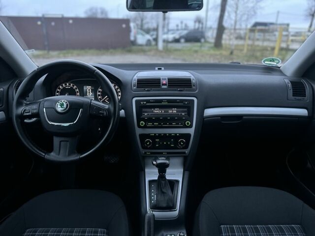 Чорний Шкода Октавія, об'ємом двигуна 2 л та пробігом 214 тис. км за 9500 $, фото 7 на Automoto.ua