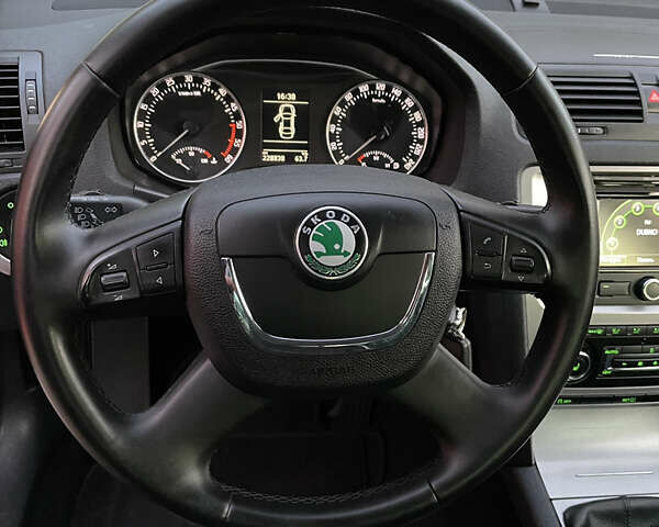 Чорний Шкода Октавія, об'ємом двигуна 2 л та пробігом 228 тис. км за 10799 $, фото 103 на Automoto.ua