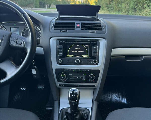 Шкода Октавия 2012 в Ровно на Automoto.ua Черный Шкода Октавия, объемом двигателя 1.6 л и пробегом 181 тыс. км за 9750 $, фото 37 на Automoto.ua