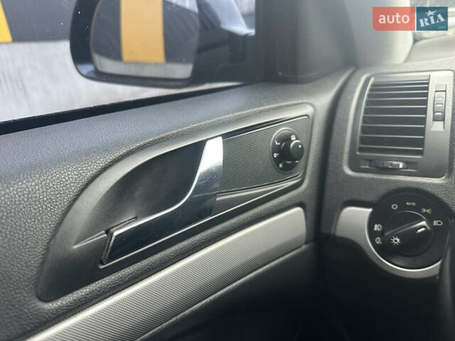 Черный Шкода Октавия, объемом двигателя 1.6 л и пробегом 227 тыс. км за 8700 $, фото 40 на Automoto.ua