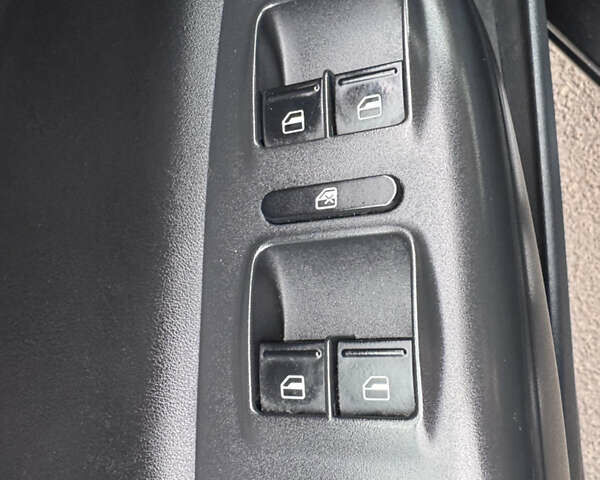 Черный Шкода Октавия, объемом двигателя 2 л и пробегом 196 тыс. км за 9700 $, фото 26 на Automoto.ua