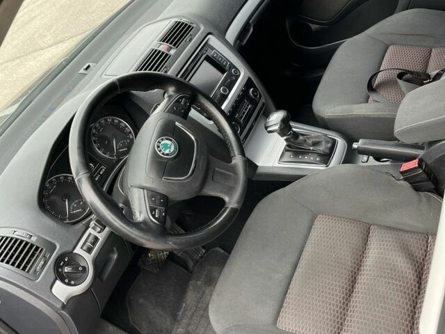 Черный Шкода Октавия, объемом двигателя 2 л и пробегом 257 тыс. км за 8900 $, фото 6 на Automoto.ua